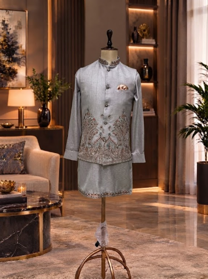 PISTA WAISTCOAT SET WITH THREAD WORK